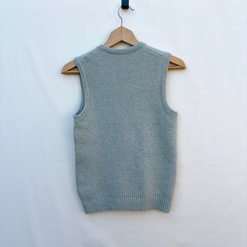 V-Neck Knit Sweater Vest in Oatmeal Grey Sleeveless Fits Like a Small - Picture 2 of 4